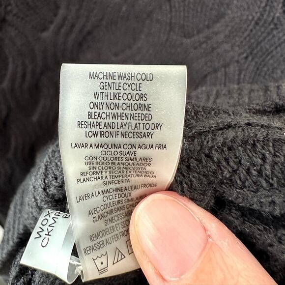 CALVIN KLEIN | Plus Size Black Cable Knit Sweater V-Neck Pullover NWT | 1X - Picture 8 of 8